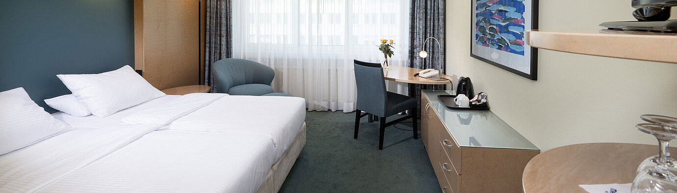 Classic room Bright classic room with double bed at Maritim proArte Hotel Berlin
