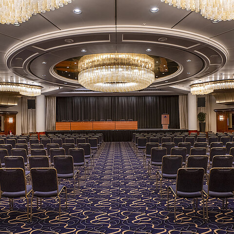 Elegant Heumarkt Hall at Maritim Hotel Cologne, perfect for events, featuring luxurious chandeliers and modern seating.